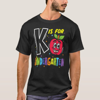 T-shirt K est pour la maternelle pour les enfants et les e