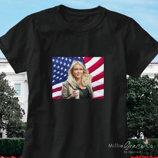 T-shirt Karoline Leavitt (Créateur téléchargé)