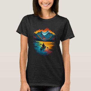 T-shirt Kayak Kayaker Kayak sur les montagnes du lac Canoe