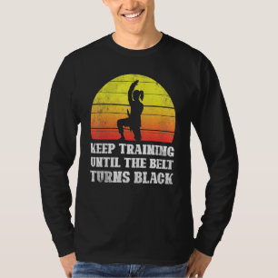 T-shirt Keep Training Until The Belt Turns Black Retro Kar