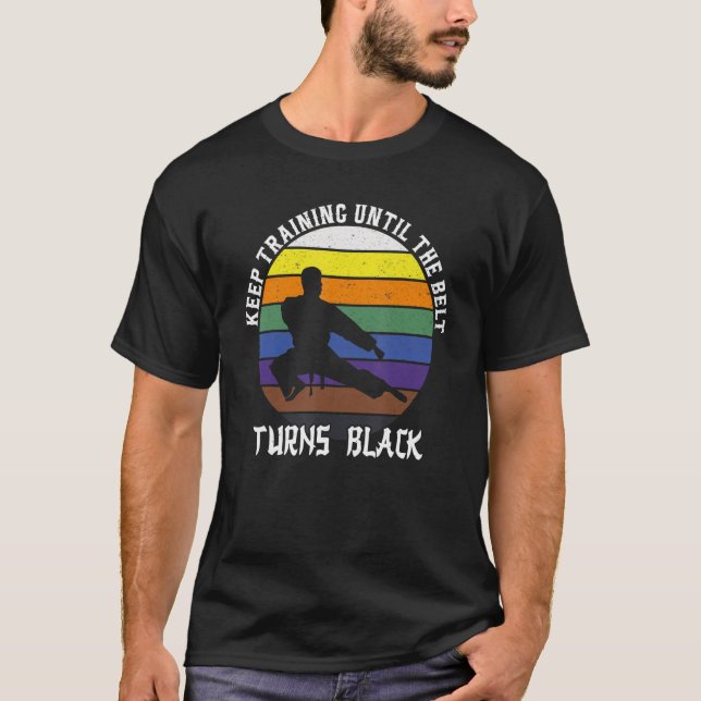 T-shirt Keep Training Until The Belt Turns Black Retro Kar (Devant)