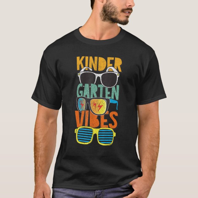 T-shirt Kindergarten Vibes Team Kinder Retro Premier Jour  (Devant)