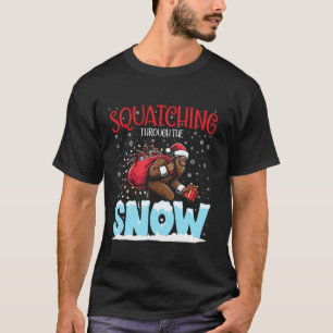 T-shirt La chasse à travers la neige Noël Bigfoot Funn