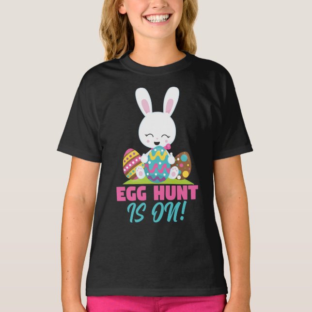 T-shirt La chasse aux oeufs est en vacances de Pâques (Devant)