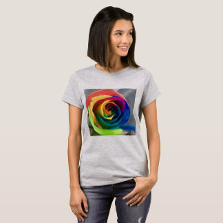 T-shirt La chemise des femmes roses d'arc-en-ciel