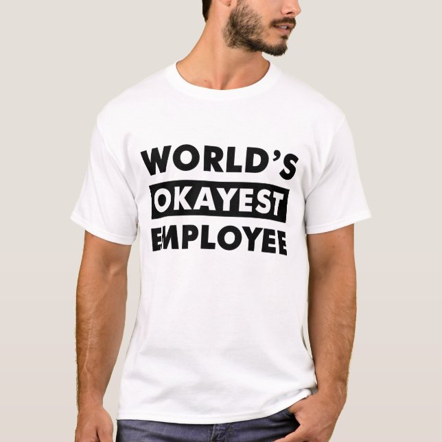 T-shirt La chemise personnalisée de l'employé le plus Okay (Devant)