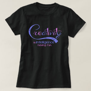 T-shirt La créativité est intelligence ayant l'obscurité
