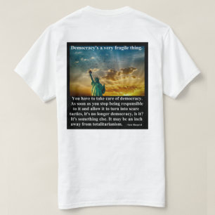 T-shirt La démocratie est une chose très fragile.