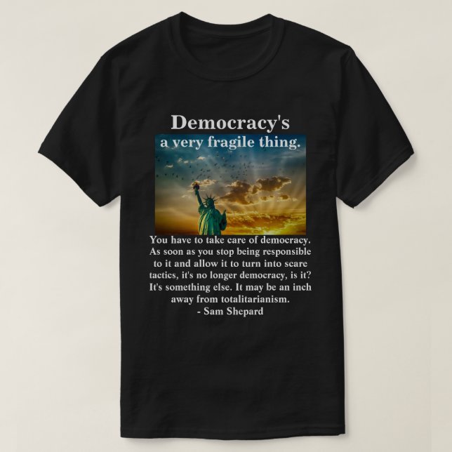 T-shirt La démocratie est une chose très fragile. (Design devant)