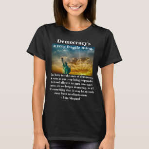 T-shirt La démocratie est une chose très fragile.