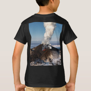 T-shirt La fontaine de la lave chaude éclate du volcan de