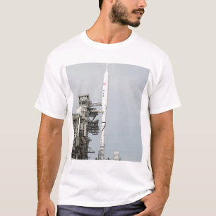T-shirt La fusée Ares I-X est vue sur la rampe de lancemen
