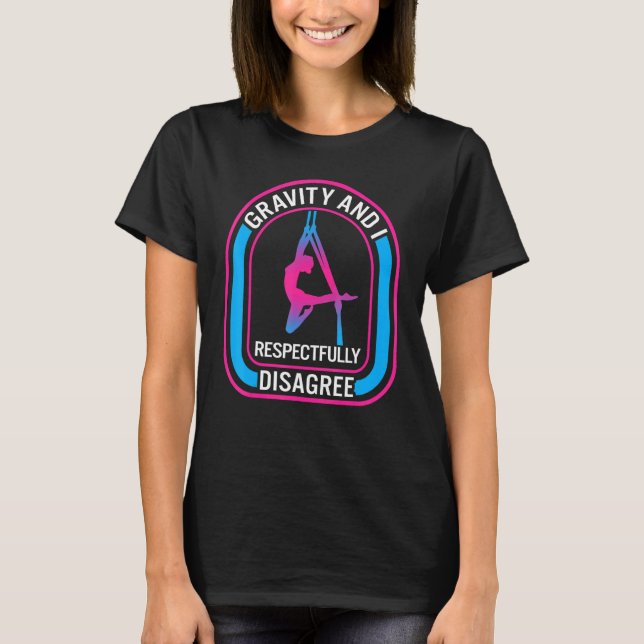 T-shirt La Gravité Du Yoga Aérien Respectueusement En Désa (Devant)