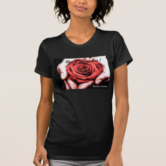 T-shirt La perfection de portée s'est levée chemise