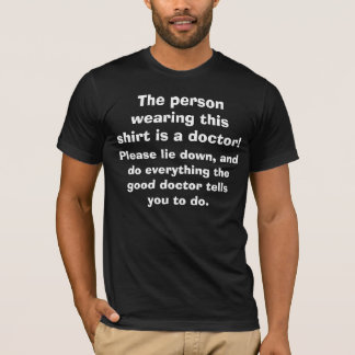 T-shirt La personne utilisant cette chemise est un docteur