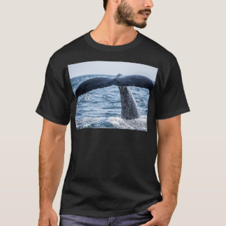 T-shirt La Queue De Baleine Atteint Les Vagues