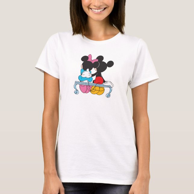 T-shirt La Saint-Valentin Mickey et Minnie Mouse sur banc (Devant)