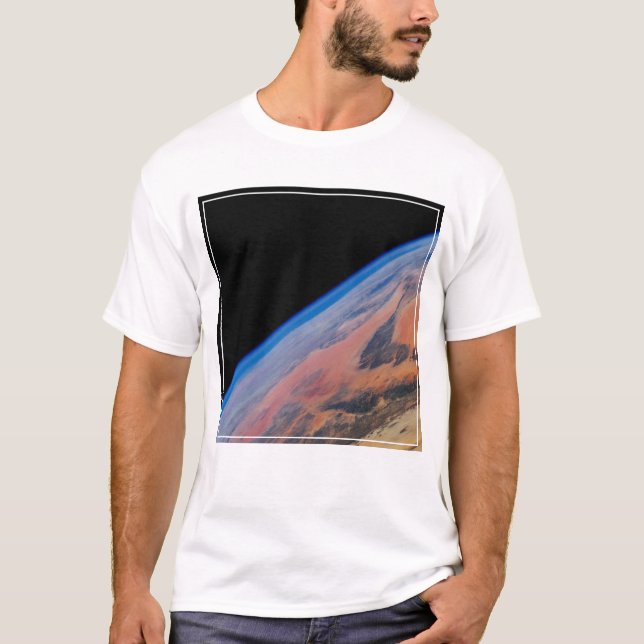 T-shirt L'Afrique Du Nord Et Le Vaste Désert Libyen. (Devant)