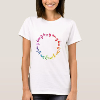 T-shirt L'amour est amour est cercle d'arc-en-ciel d'amour