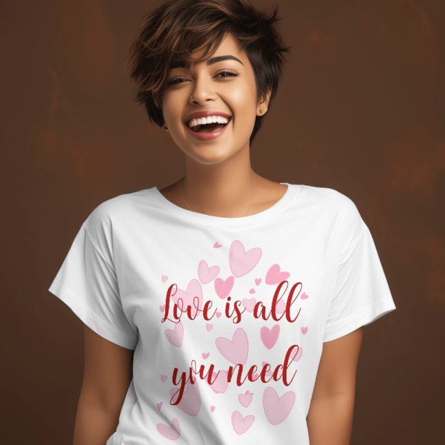 T-shirt L'amour est tout ce dont vous avez besoin (Créateur téléchargé)