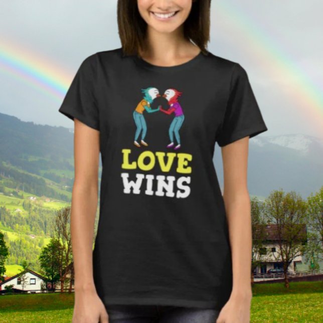 T-shirt L'amour gagne les oiseaux (Créateur téléchargé)