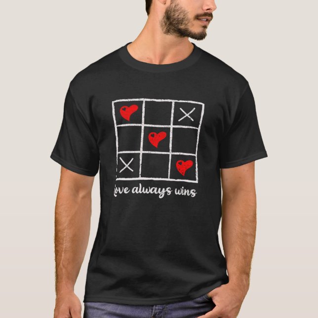 T-shirt L'amour gagne toujours la Saint Valentin avec coeu (Devant)
