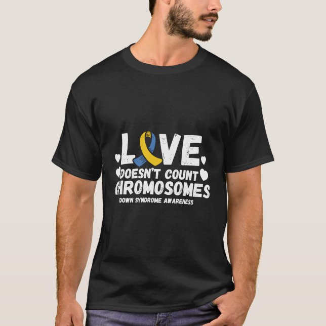T-shirt L'Amour Ne Compte Pas Les Chromosomes En Dehors Du (Devant)