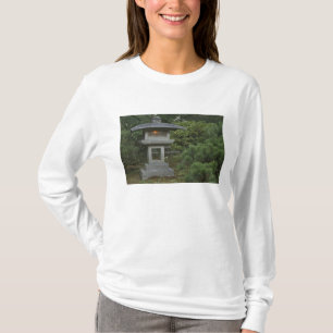 T-shirt Lanterne en pierre éclairée dans le jardin japonai