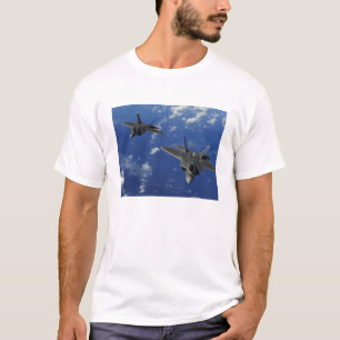 T-shirt L'Armée de l'Air d'USA F-22 Raptors en vol près 