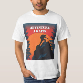 T-shirt L'aventure Attend Silhouette de Montagne Coucher d