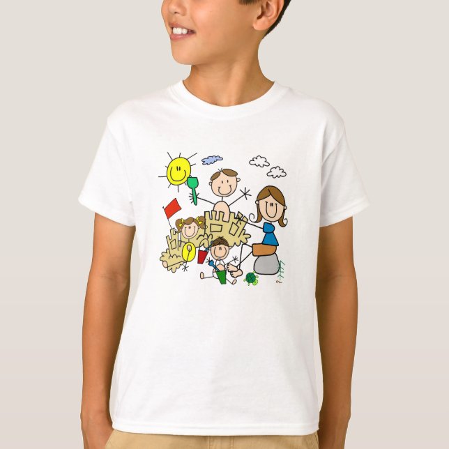 T-shirt Le bâton figure l'amusement de plage de famille (Devant)