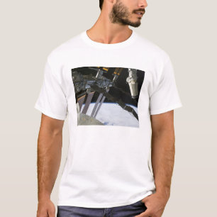 T-shirt Le bras d'Endeavor au milieu de l'État spatial int