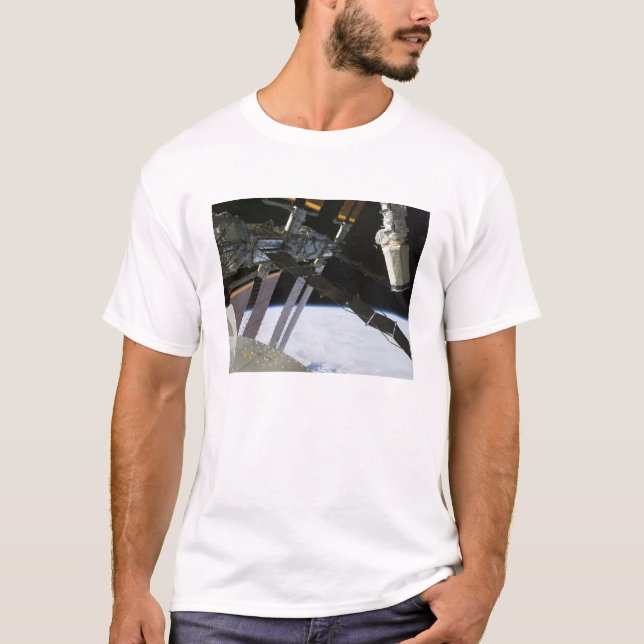 T-shirt Le bras d'Endeavor au milieu de l'État spatial int (Devant)