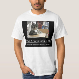 T-shirt Le chat se repose dans la boîte…