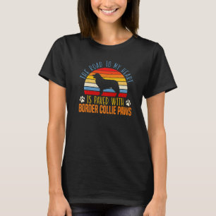 T-shirt Le Chemin Vers Mon Coeur Est Pavé Avec Collie Bord