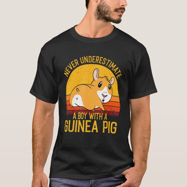 T-shirt Le Cochon De Guinée Ne Sous-Estime Jamais Un Garço (Devant)