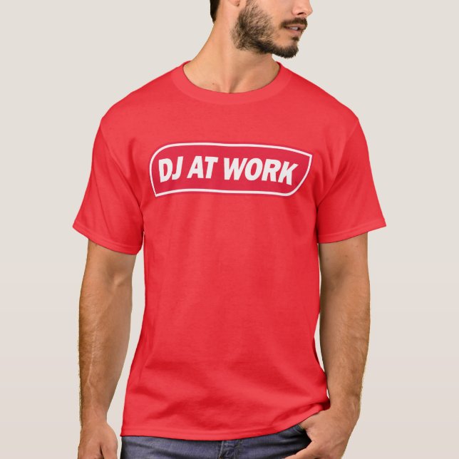 T-shirt Le DJ au travail - rouge (Devant)