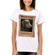 Le dobermann se précipitant