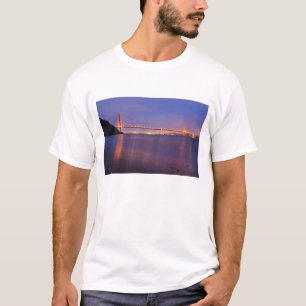 T-shirt Le Golden Gate Bridge au crépuscule depuis Kirby C