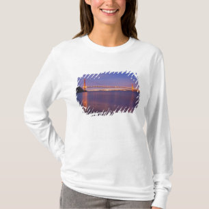 T-shirt Le Golden Gate Bridge au crépuscule depuis Kirby C