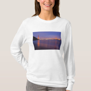 T-shirt Le Golden Gate Bridge au crépuscule depuis Kirby C