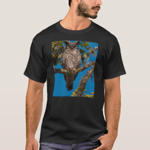 T-shirt Le grand hibou à cornes était perché sur un chêne