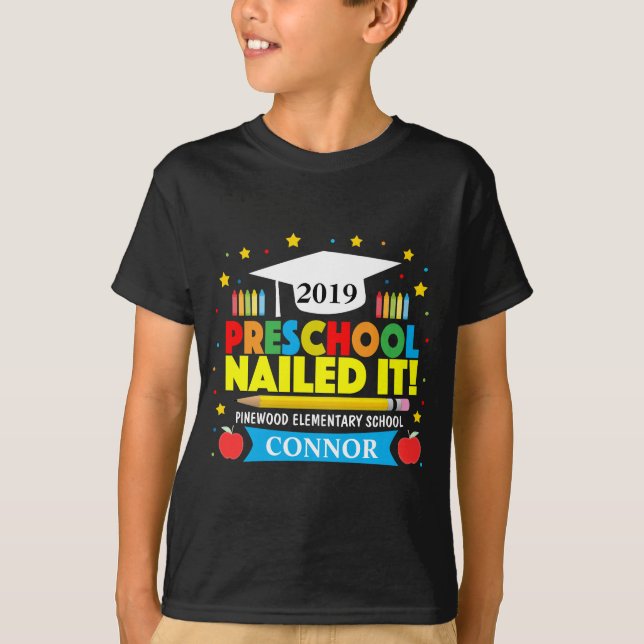 T-shirt Le jour passé du garçon de l'école maternelle l'a (Devant)