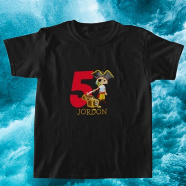 T-shirt Le mignon pirate garçon (Dress your little adventurer in our cute pirate boy t-shirt,)