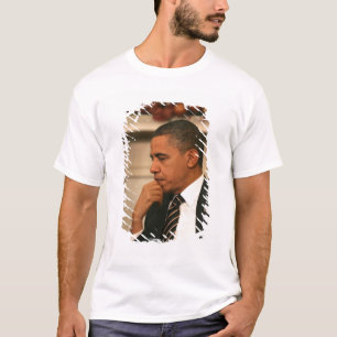 T-shirt Le président Barack Obama réfléchit lors de sa ren