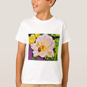 T-shirt Le scarabée japonais sur la rose blanche