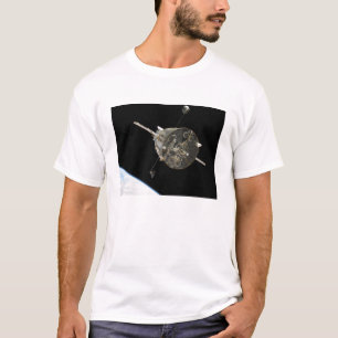 T-shirt Le télescope spatial de Hubble en orbite au-dessu