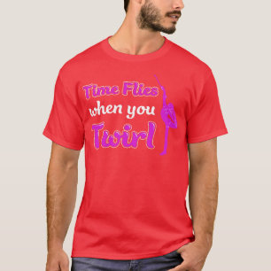T-shirt Le temps vole quand vous tournois Funny Baton Twir
