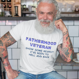 T-SHIRT LE VÉTÉRAN DE FATERHOOD, MONTRENT UN CERTAIN