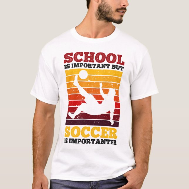 T-shirt L'École Est Importante, Mais Le Football Est Impor (Devant)